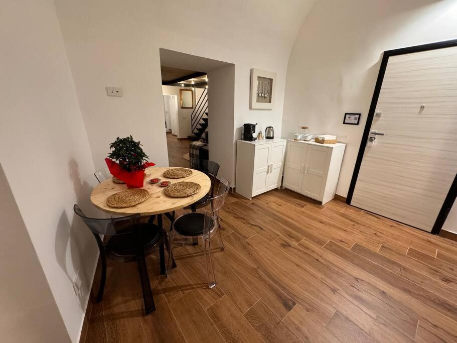 Domus Miraculi: Casa Storica Nel Cuore Di Neapel