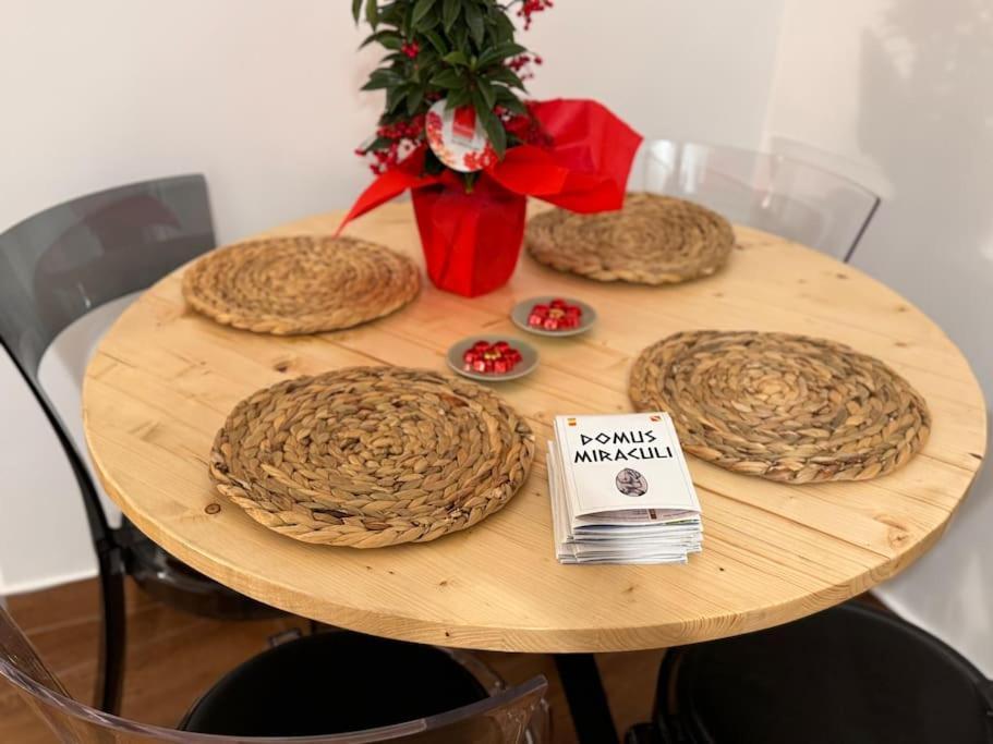Apartment Domus Miraculi: Casa Storica Nel Cuore Di Neapel